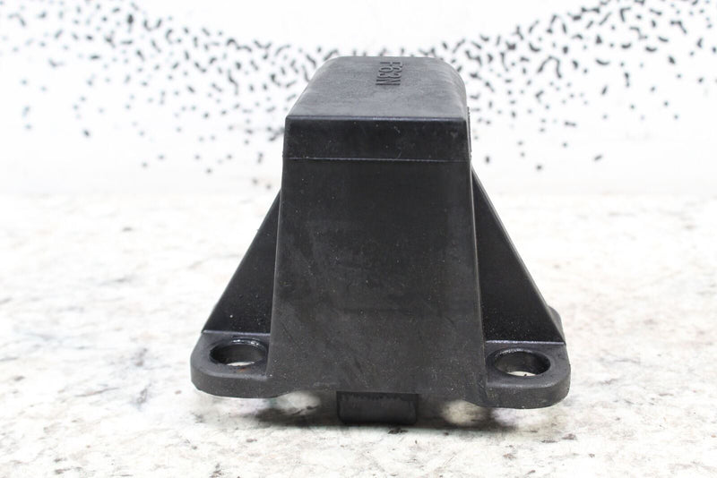 Watercraft - 2004 YAMAHA WAVERUNNER XL700 Motor Mount Engine Stopper  63N-44532-01-00