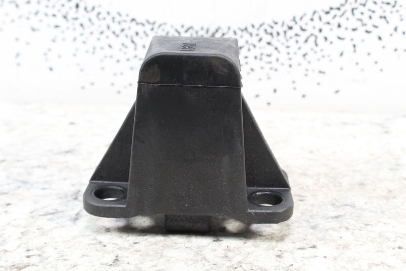 Watercraft - 2004 YAMAHA WAVERUNNER XL700 Motor Mount Engine Stopper  63N-44532-01-00