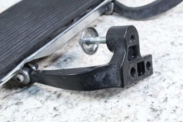 2012 HARLEY-DAVIDSON DYNA SWITCHBACK FLD 103 Right Floorboard Footrest 50621-06A