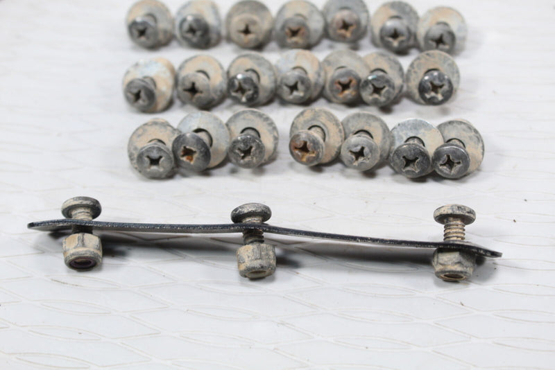 1994 POLARIS 300 4X4 Rear Mud Guard Mounting Bolts & Bracket 7512282 5211131-067 - ATV