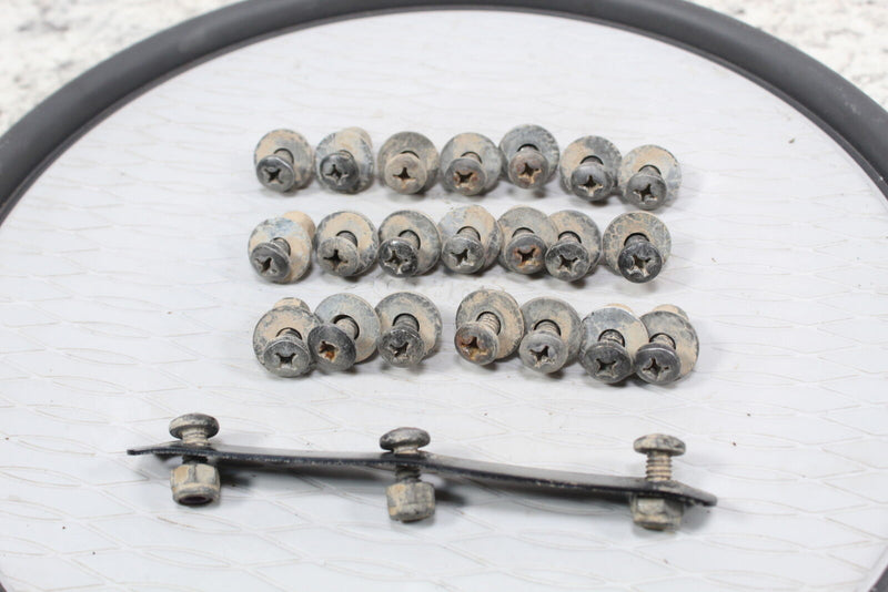 1994 POLARIS 300 4X4 Rear Mud Guard Mounting Bolts & Bracket 7512282 5211131-067 - ATV