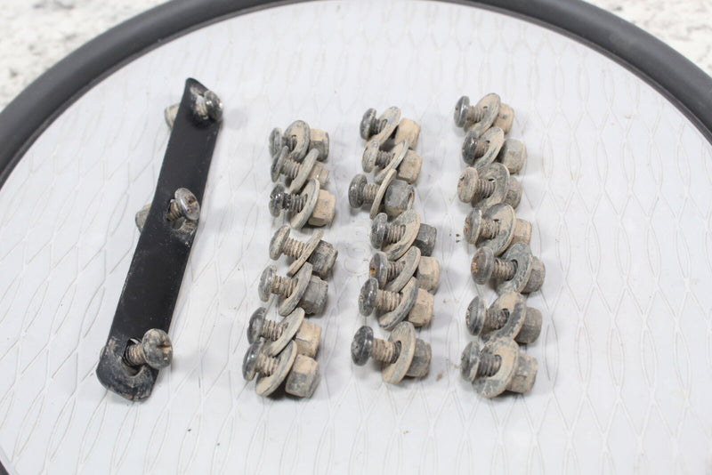 1994 POLARIS 300 4X4 Rear Mud Guard Mounting Bolts & Bracket 7512282 5211131-067 - ATV