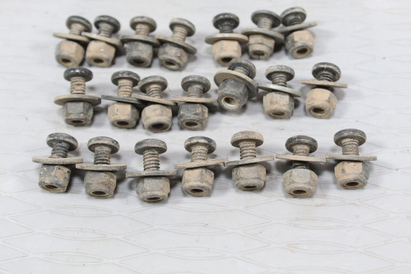 1994 POLARIS 300 4X4 Rear Mud Guard Mounting Bolts & Bracket 7512282 5211131-067 - ATV