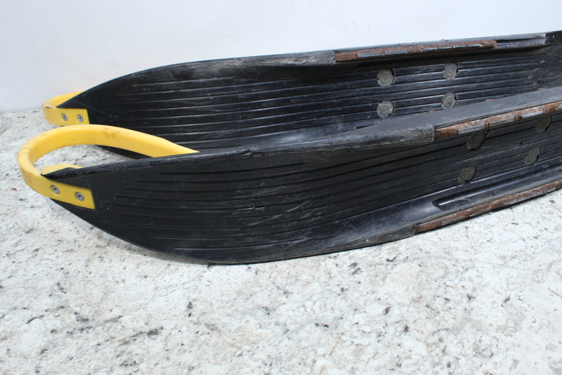 1998 SKI-DOO SUMMIT X 670 Simmons Skis Pair Set