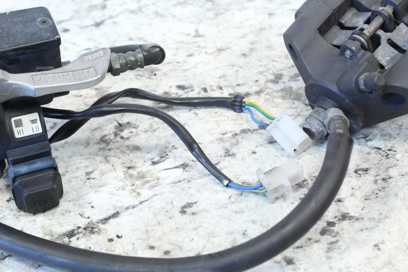 1998 YAMAHA MOUNTAIN MAX 700 Brake Assembly Caliper Master 8DF-W2587-00-00 - Snowmobile