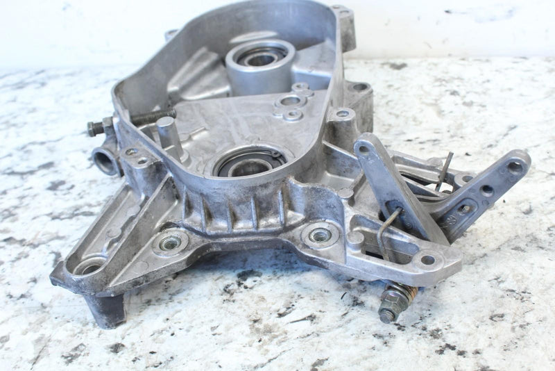 1998 YAMAHA MOUNTAIN MAX 700 Chain Case Chaincase 8CR-47541-01-00 - Snowmobile