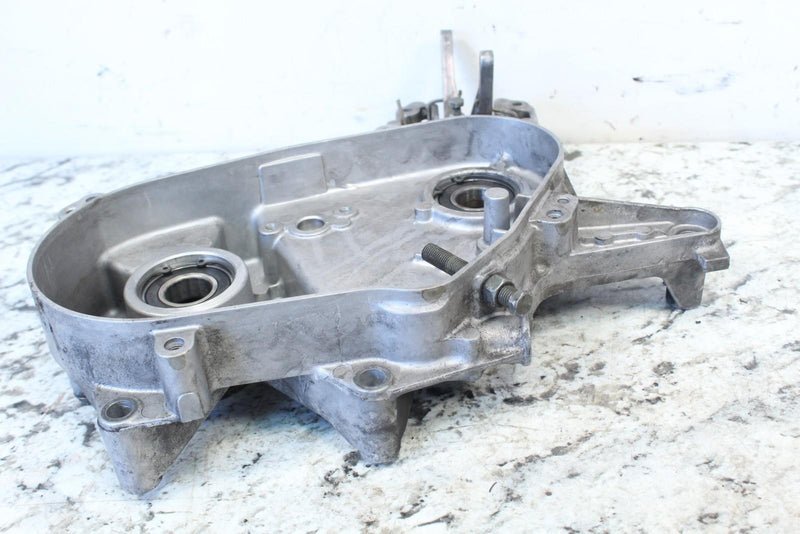 1998 YAMAHA MOUNTAIN MAX 700 Chain Case Chaincase 8CR-47541-01-00 - Snowmobile