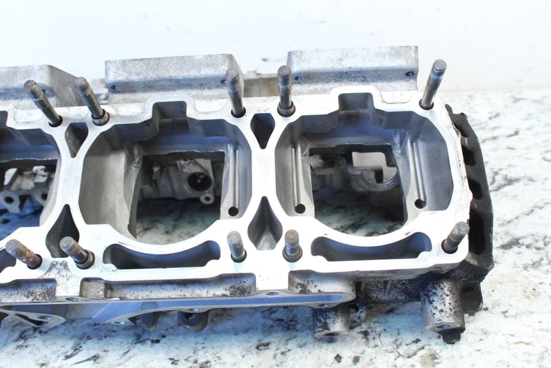 1998 YAMAHA MOUNTAIN MAX 700 Crank Cases Main Crankcases 8CH-15100-01-00 - Snowmobile