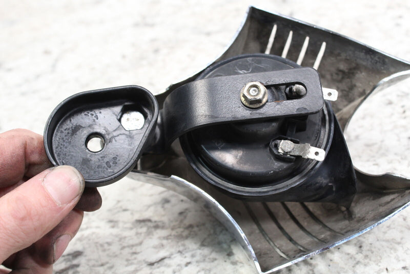 2000 HARLEY-DAVIDSON ELECTRA GLIDE CLASSIC FLHTCI Horn & Cover 69060-90H - Motorcycle