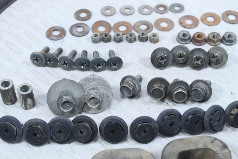 2001 YAMAHA GRIZZLY 600 Front Fenders and Flares Mounting Bolts 90480-01400-00