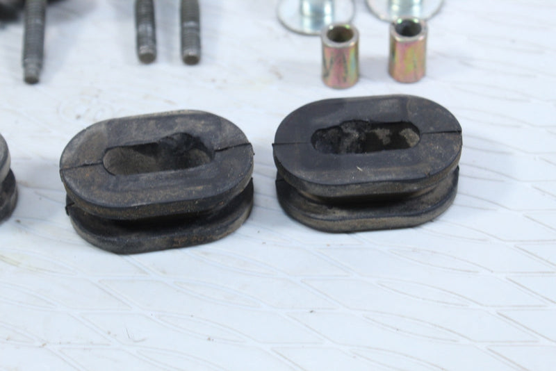 2001 YAMAHA GRIZZLY 600 Fuel Tank Grommets Bolts Collars 90480-01400-00