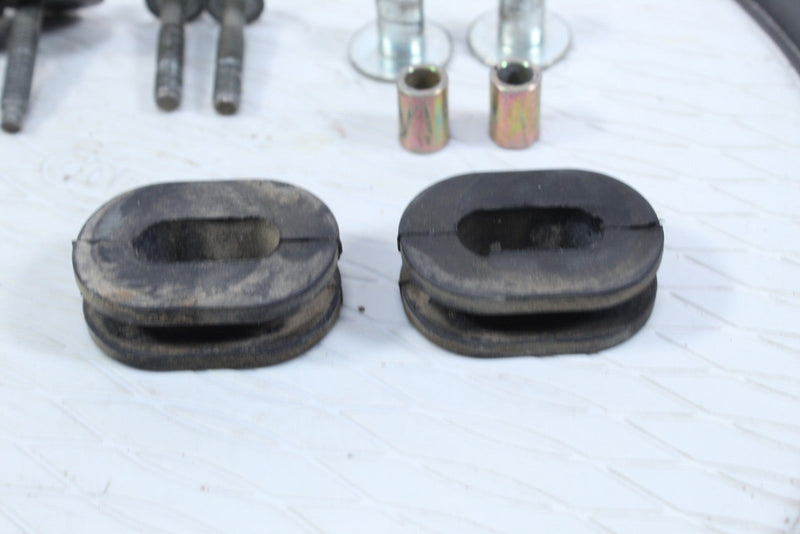 2001 YAMAHA GRIZZLY 600 Fuel Tank Grommets Bolts Collars 90480-01400-00