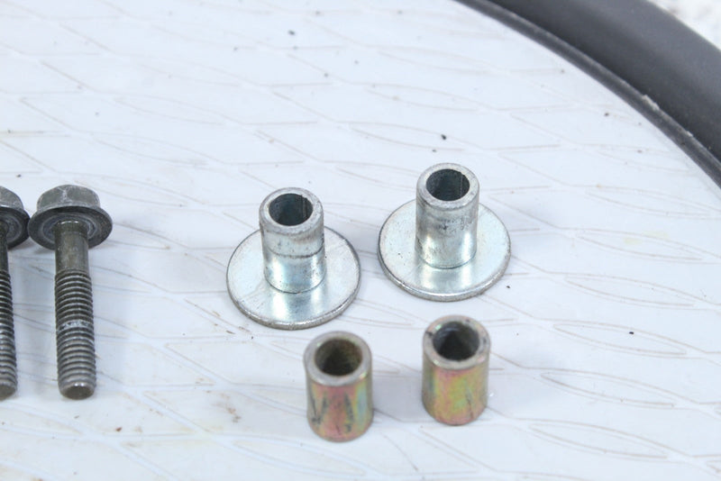 2001 YAMAHA GRIZZLY 600 Fuel Tank Grommets Bolts Collars 90480-01400-00