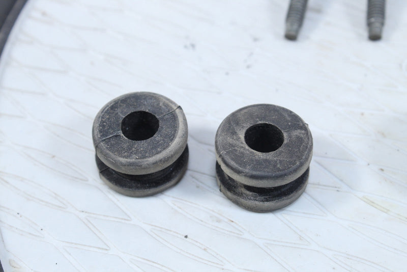 2001 YAMAHA GRIZZLY 600 Fuel Tank Grommets Bolts Collars 90480-01400-00