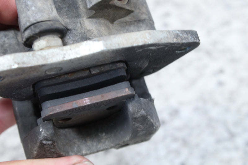 2001 YAMAHA GRIZZLY 600 Left Front Brake Caliper 4WV-2580T-00-00 - ATV