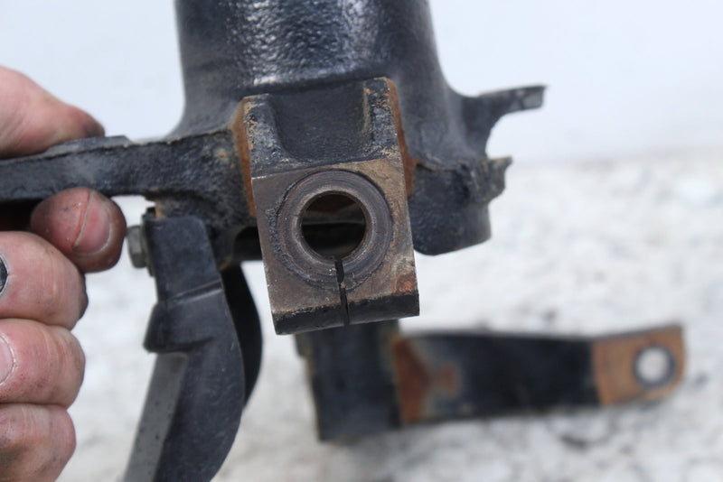 2001 YAMAHA GRIZZLY 600 Left Front Steering Knuckle Spindle 5GT-23501-00-00