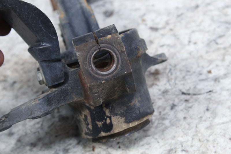 2001 YAMAHA GRIZZLY 600 Right Front Steering Knuckle Spindle 5GT-23502-00-00