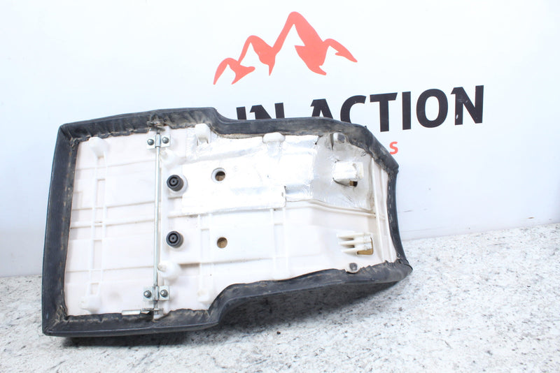 2001 YAMAHA GRIZZLY 600 Seat Saddle 4WV-24710-A0-00