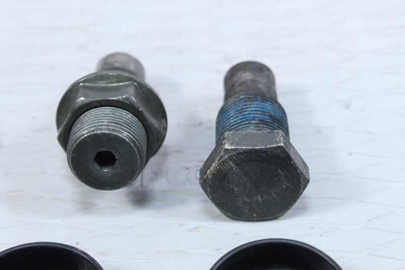 2001 YAMAHA GRIZZLY 600 Swingarm Pivot Bolts 4WV-22141-00-00 4KM-22141-00-00