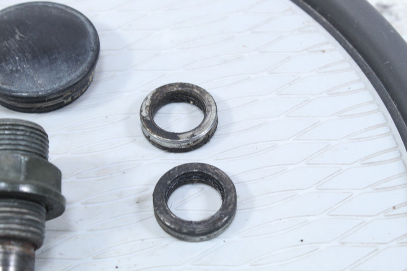 2001 YAMAHA GRIZZLY 600 Swingarm Pivot Bolts 4WV-22141-00-00 4KM-22141-00-00