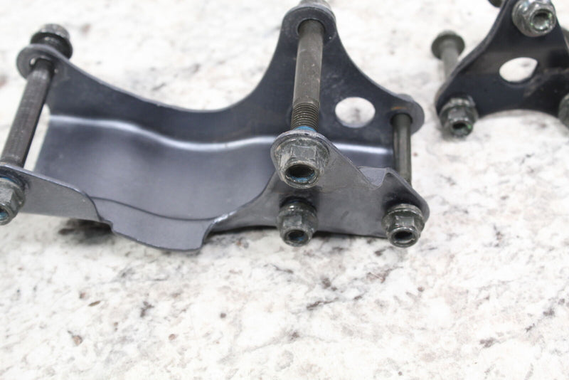 2004 SUZUKI DR200SE DR200 Engine Mounts Motor Brackets 41992-44AA1-YU8 41991-42A - Motorcycle
