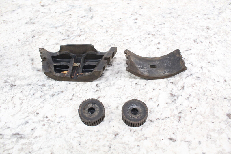 2004 SUZUKI DR200SE DR200 Gas Tank Dampers Fuel Grommets 44542-14A00 44541-14500 - Motorcycle