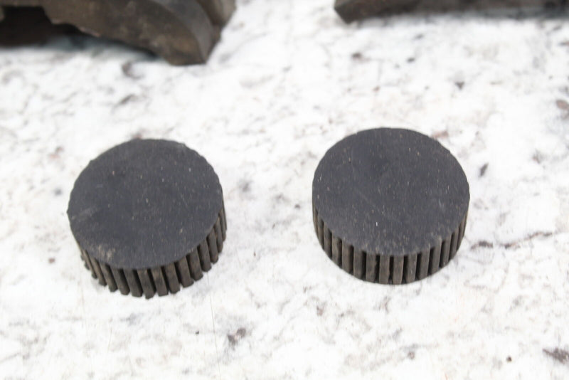 2004 SUZUKI DR200SE DR200 Gas Tank Dampers Fuel Grommets 44542-14A00 44541-14500 - Motorcycle