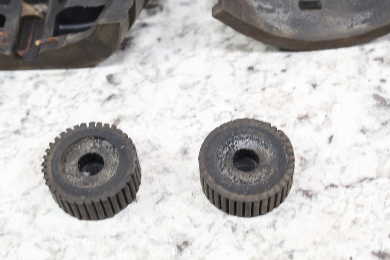 2004 SUZUKI DR200SE DR200 Gas Tank Dampers Fuel Grommets 44542-14A00 44541-14500 - Motorcycle