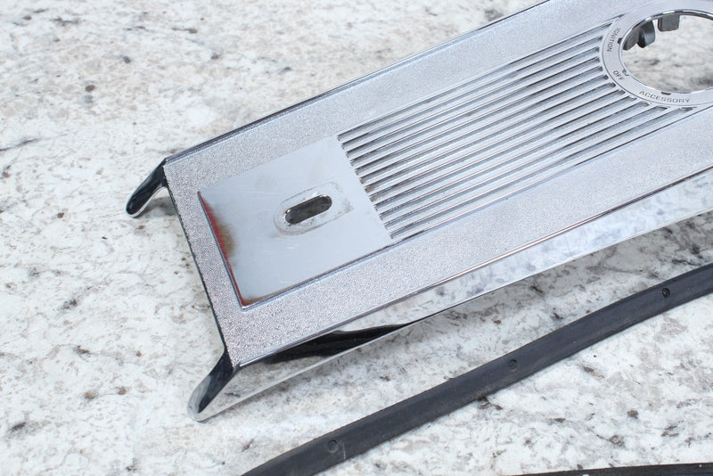 2005 HARLEY-DAVIDSON ROAD KING CLASSIC FLHRCI Console Instrument Panel 60960-99 - Motorcycle