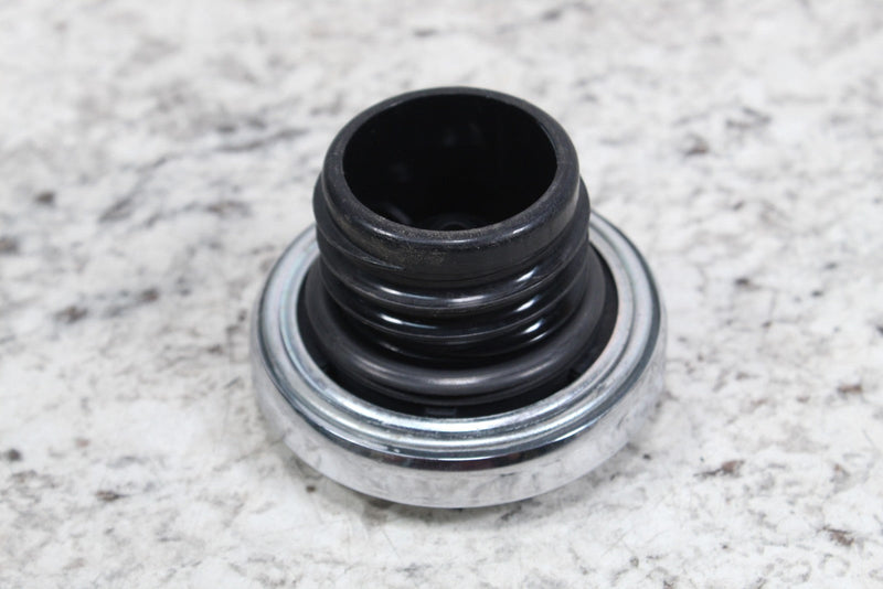 2005 HARLEY-DAVIDSON ROAD KING CLASSIC FLHRCI Fuel Tank Cap Gas Filler 61272-92F - Motorcycle