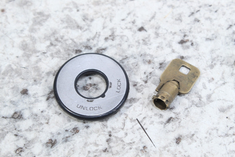 2005 HARLEY-DAVIDSON ROAD KING CLASSIC FLHRCI Lock Set Ignition Switch 71313-96A - Motorcycle