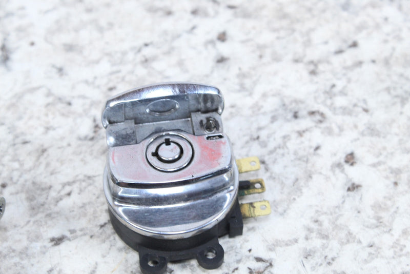 2005 HARLEY-DAVIDSON ROAD KING CLASSIC FLHRCI Lock Set Ignition Switch 71313-96A - Motorcycle