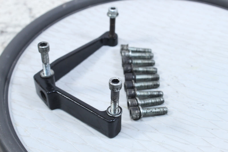 2005 HARLEY-DAVIDSON ROAD KING CLASSIC FLHRCI Oil Pan Bolts and Bracket 4741A - Motorcycle
