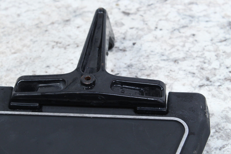 2005 HARLEY-DAVIDSON ROAD KING CLASSIC FLHRCI Passenger Footpegs Rests 50613-91A - Motorcycle