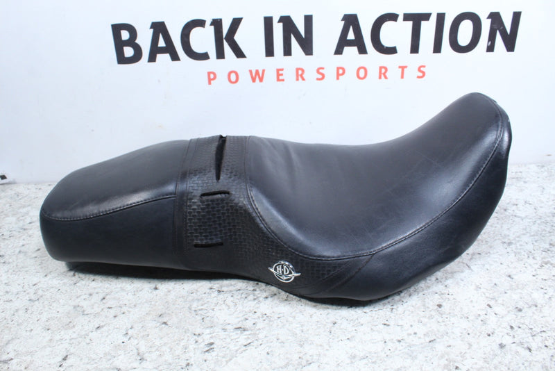 2005 HARLEY-DAVIDSON ROAD KING CLASSIC FLHRCI Seat Saddle 52934-98A - Motorcycle