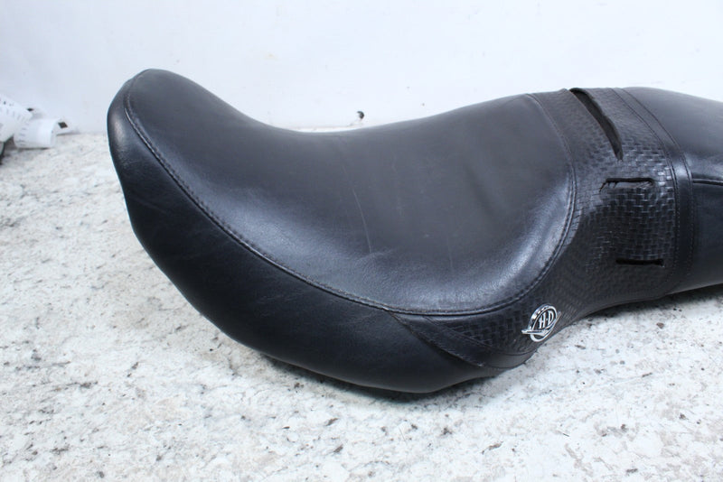 2005 HARLEY-DAVIDSON ROAD KING CLASSIC FLHRCI Seat Saddle 52934-98A - Motorcycle