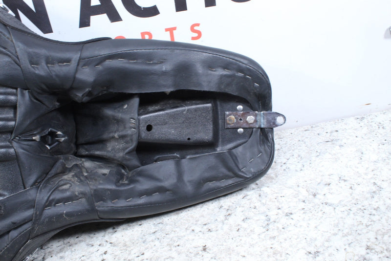 2005 HARLEY-DAVIDSON ROAD KING CLASSIC FLHRCI Seat Saddle 52934-98A - Motorcycle