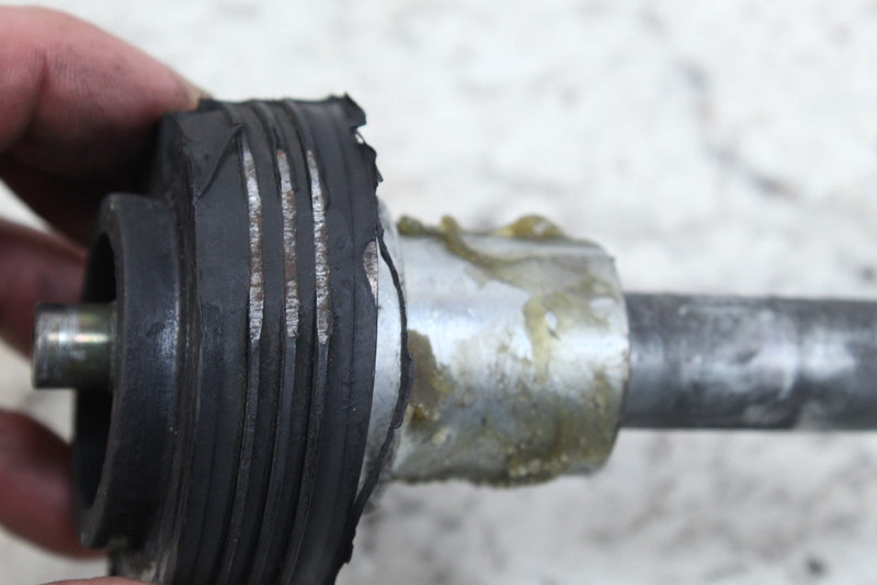 2005 HARLEY-DAVIDSON ROAD KING CLASSIC FLHRCI Swingarm Pivot Axle Shaft 47564-86 - Motorcycle