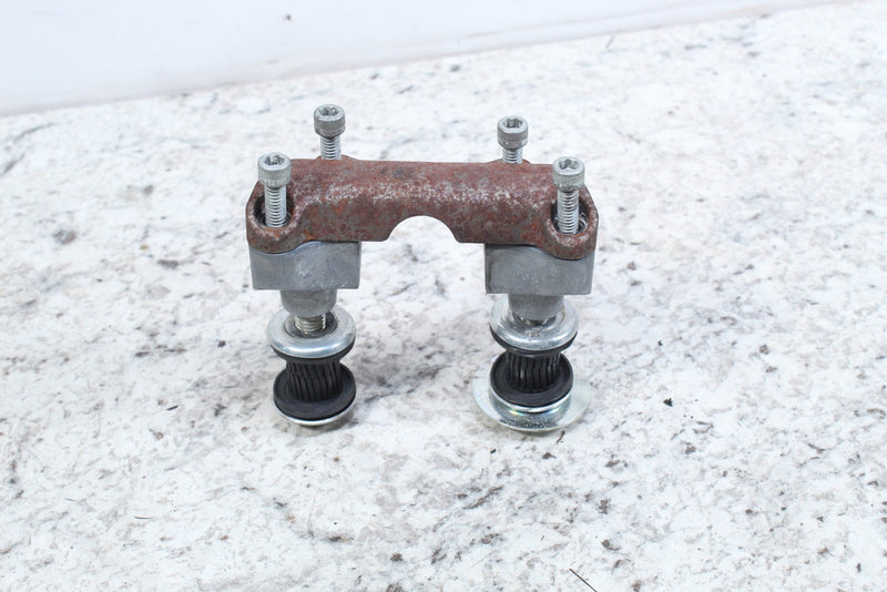 2005 HARLEY-DAVIDSON ROAD KING CLASSIC Handlebar Brackets Mounts 56149-88B - Motorcycle