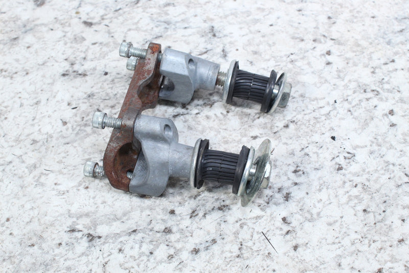 2005 HARLEY-DAVIDSON ROAD KING CLASSIC Handlebar Brackets Mounts 56149-88B - Motorcycle