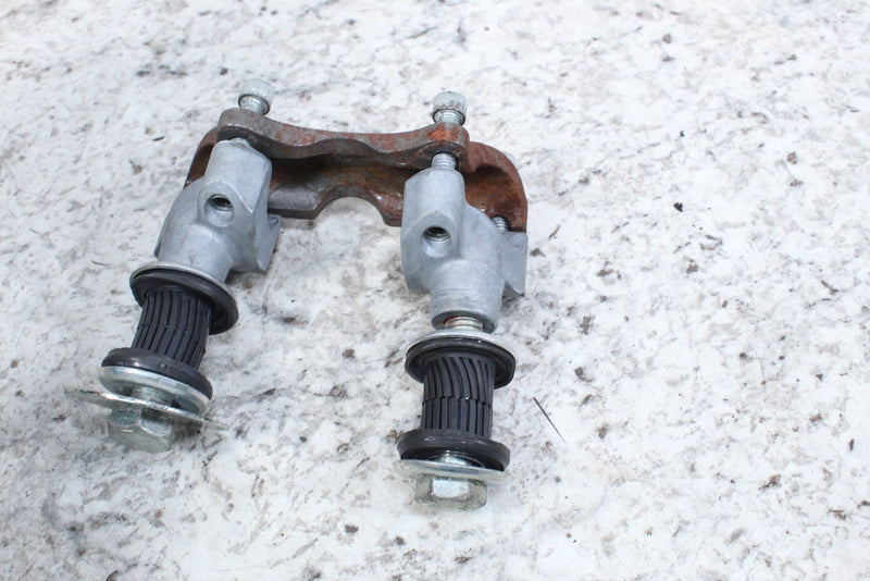 2005 HARLEY-DAVIDSON ROAD KING CLASSIC Handlebar Brackets Mounts 56149-88B - Motorcycle
