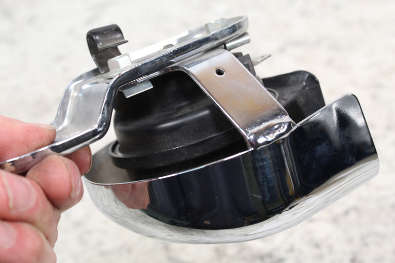 2009 HARLEY-DAVIDSON DYNA SUPER GLIDE CUSTOM FXDC Horn 61300478A - Motorcycle