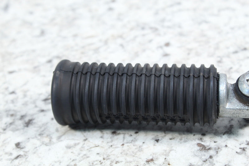 2012 HARLEY-DAVIDSON DYNA SWITCHBACK FLD 103 Right Passenger Footrest 33032-99 - Motorcycle