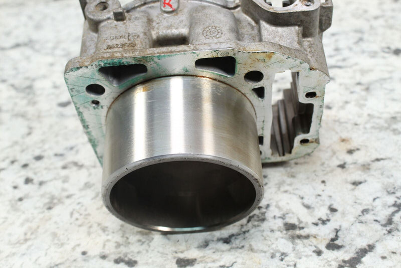 ATV - 2013 CAN-AM OUTLANDER MAX 1000 XT Front Cylinder Jug