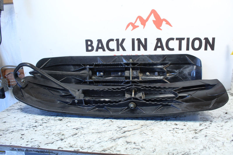 2015 POLARIS INDY 550 VOYAGER Skis Pair Set 1824116-070 1824556-070 - Snowmobile