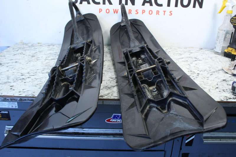 2015 POLARIS INDY 550 VOYAGER Skis Pair Set 1824116-070 1824556-070 - Snowmobile