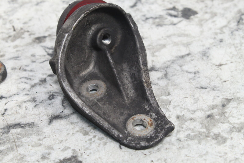 2017 SKI-DOO SUMMIT X 850 Motor Mounts Engine Brackets 512061136 512061027 - Snowmobile