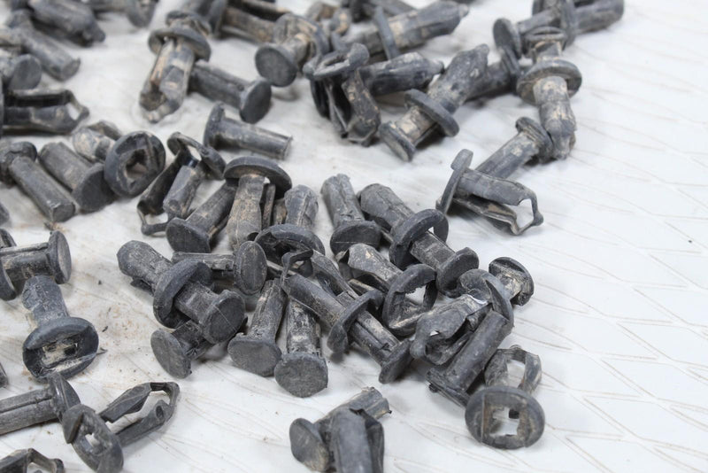 2018 ARCTIC CAT TEXTRON STAMPEDE X Plastic Push Pins Rivots 667790 - ATV