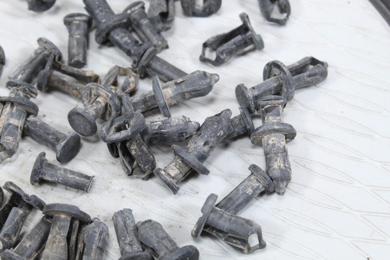 2018 ARCTIC CAT TEXTRON STAMPEDE X Plastic Push Pins Rivots 667790 - ATV