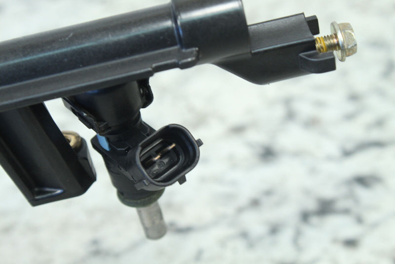 2018 SKI-DOO SUMMIT 850 SP Injectors and Fuel Rail 420874842 - Snowmobile